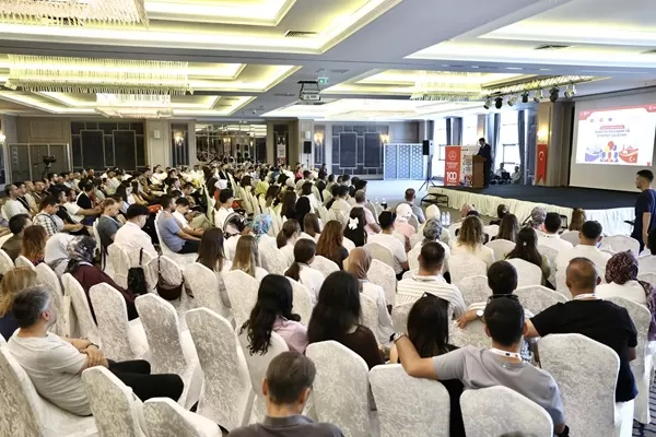 Kahramanmaraş Eğitimde Destan Yazıyor: 5 Yılda 1.156 Öğretmen ve Öğrenci Avrupa’ya Gitti!