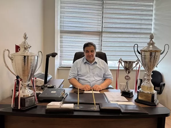 Tarlada Taş Atarak Başladı, Dünyayı Dize Getirdi! Kahramanmaraş’ın Gururu Mustafa Çakmak Ezber Bozuyor!