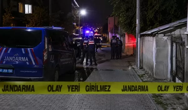 Uludaz Mahallesi’nde Dehşet Anları! Alacak-Verecek Kavgası Kanlı Bitti: Tabancayla Vurulan Şahıs Kurtarılamadı!