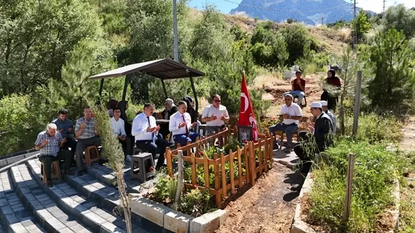 Öğrenciler Şehit Öğretmen Ayla Kara’yı Kabri Başında Andı!