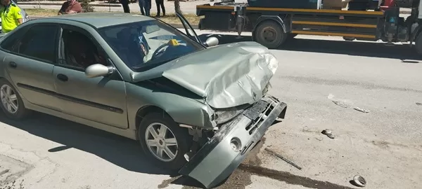 Elbistan’da Yolcu Otobüsüne Arkadan Çarpan Otomobil Sürücüsü Kurtarılamadı!