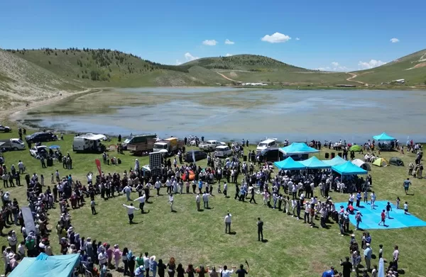 Dulkadiroğlu Halkı Yaylada Buluştu, Oklar Atıldı, Pehlivanlar Çıktı!