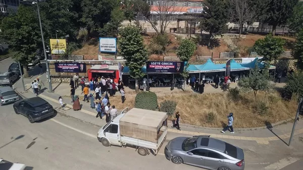 Fırat Görgel’den Öğrencilere Bedava Otobüs, Velilere  İkram Noktaları!
