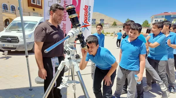 Elbistan’da Bilim Çıkartması Dev Bilim Otobüsü Öğrencileri Uzay Yolculuğuna Çıkardı!