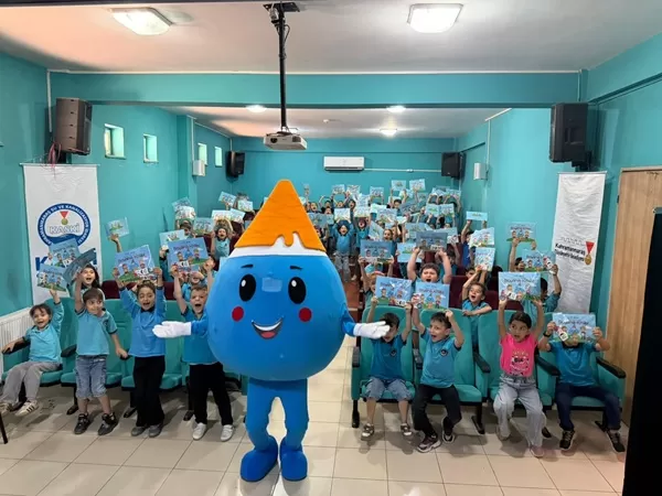 Okullarda Sevimli Maskot “Mavi” Çılgınlığı! KASKİ’den Miniklere Anlamlı Eğitim!