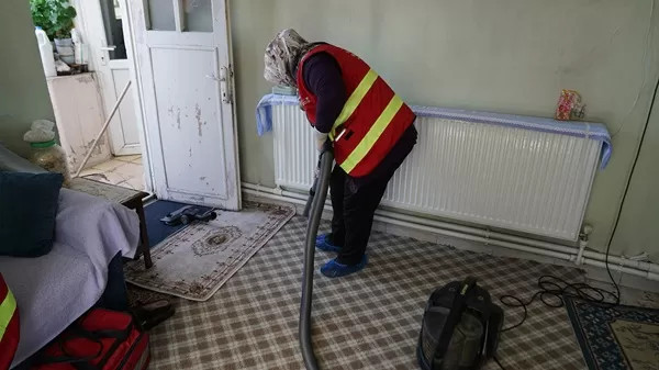 Büyükşehir Belediyesi 280 Yalnız Yaşayan Yaşlı Vatandaşa Destek Sağlıyor