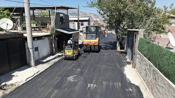 Büyükşehir’den Gençosman’da Kesintisiz Asfalt Mesaisi
