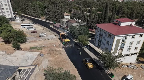 Büyükşehir, Mükremin Halil Caddesi’nde Asfalt Mesaisini Başlattı