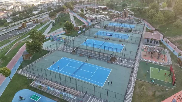 Büyükşehir’in Ödüllü Tenis Turnuvasında 180 Sporcu Şampiyonluk İçin Ter Döküyor