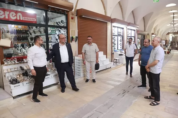 Başkan Akpınar, Restorasyonu Tamamlanan Tarihî Kapalı Çarşıda Esnafla Buluştu
