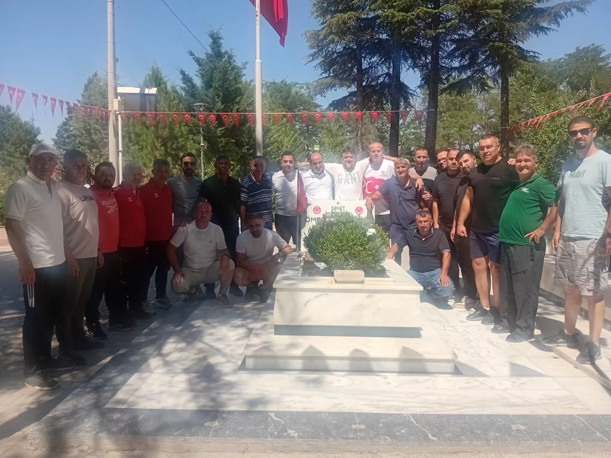 Veteranlardan Ömer Halisdemir’in Kabrine Ziyaret!