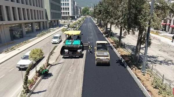 Azerbaycan Bulvarı’nda Asfalt Mesaisi Tüm Hızıyla Sürüyor