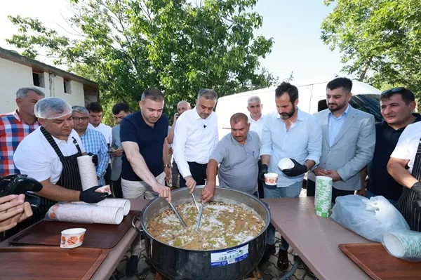 Başkan Toptaş Dönüklü’de Aşure İkramına Katıldı