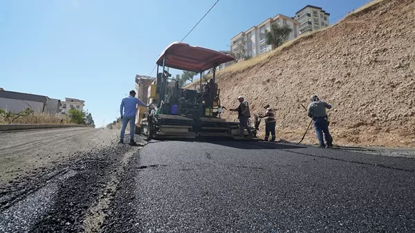 Aslanbey Mahallesi’nde Asfalt Seferberliği: 18 Sokak Yenilendi