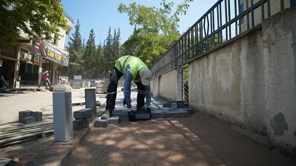 Büyükşehir Belediyesi Girne Caddesi’nde Yürüyüş Yolu Çalışmalarına Başladı