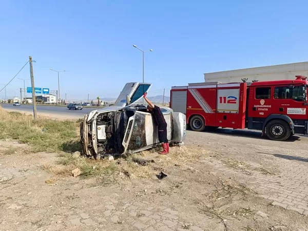 Onikişubat’ta Otomobil Takla Attı: 2 Kişi Yaralandı