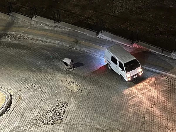 Kahramanmaraş’ta Yolun Çukurunu Gördü, “Bana Ne” Demedi