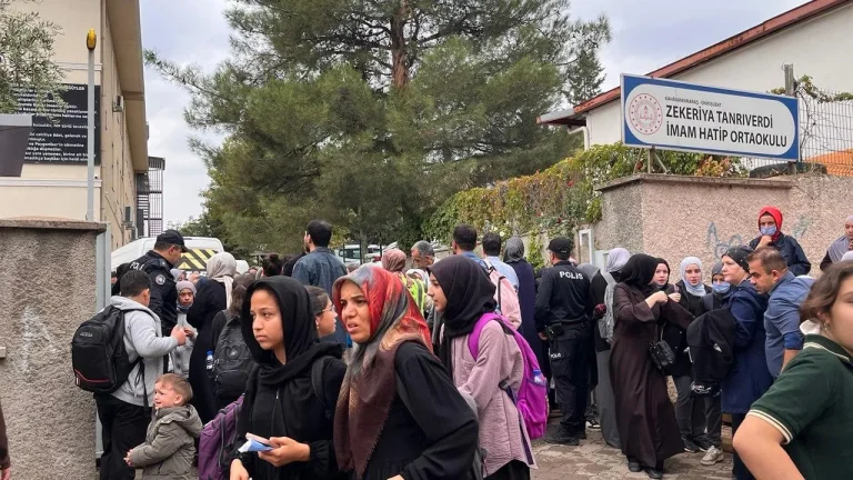 Kahramanmaraş’ta Okulda Koku Paniği: 20 Öğrenci Hastanelik Oldu, 2 Okul Tahliye Edildi!