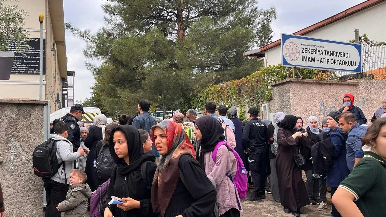 Kahramanmaraş’ta Okulda Koku Paniği: 20 Öğrenci Hastanelik Oldu, 2 Okul Tahliye Edildi!