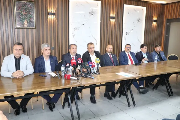 Yeniden Refah Partisi’nden Kahramanmaraş’ta Sert Muhalefet: Trafik, Su Zamları ve Transferler Masada!