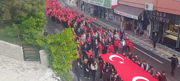 Andırın’da 29 Ekim Coşkusu Sokaklara Taştı: Metrelerce Uzunluğunda Cumhuriyet Korteji!