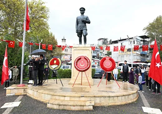 Kahramanmaraş’ta 103. Yıl Coşkusu! Cumhuriyet Bayramı Kutlamaları Çelenk Töreniyle Başladı